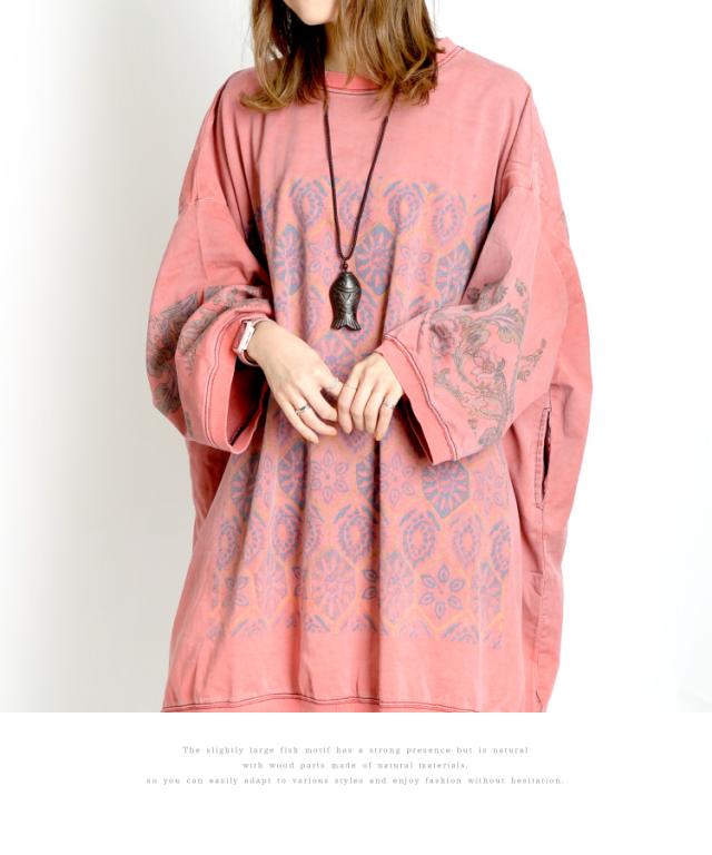 馴染む素朴感。魚ウッドネックレス