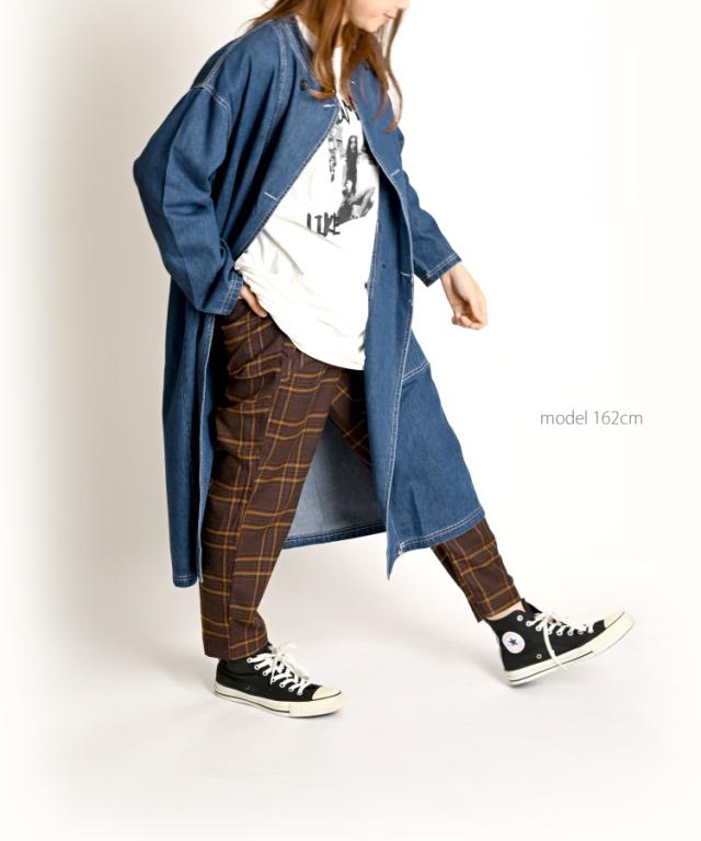 辛口デザインと抜け感の丁度いいバランス。デニムロングコート