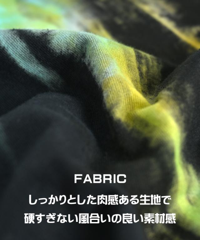 アクセントをプラス。ブラックベースタイダイTシャツ