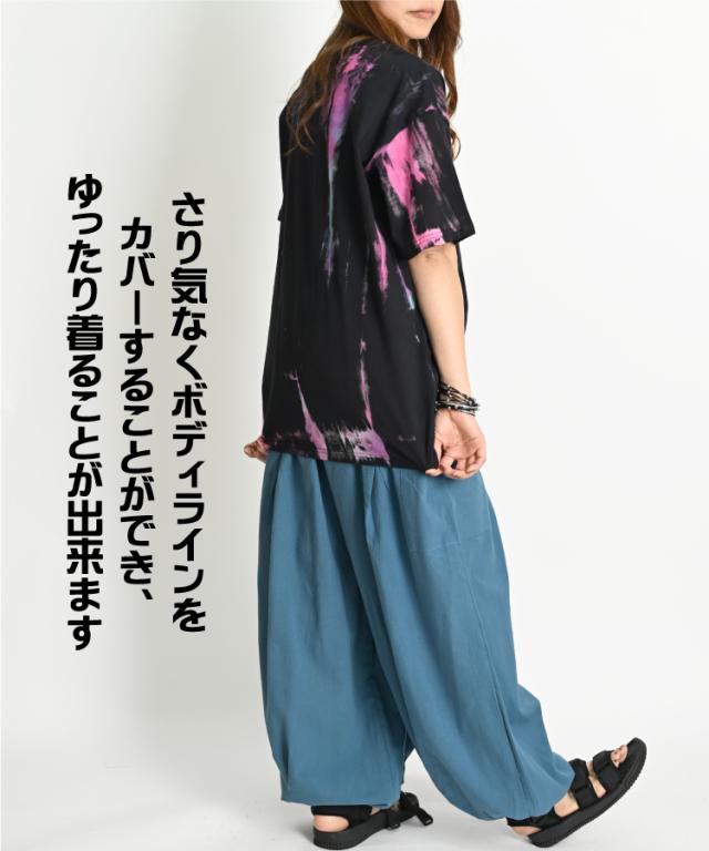 アクセントをプラス。ブラックベースタイダイTシャツ