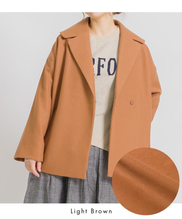 洗練された雰囲気。ショールカラーコート