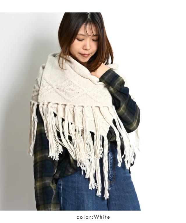 個性際立つ。片フリンジニットマフラー