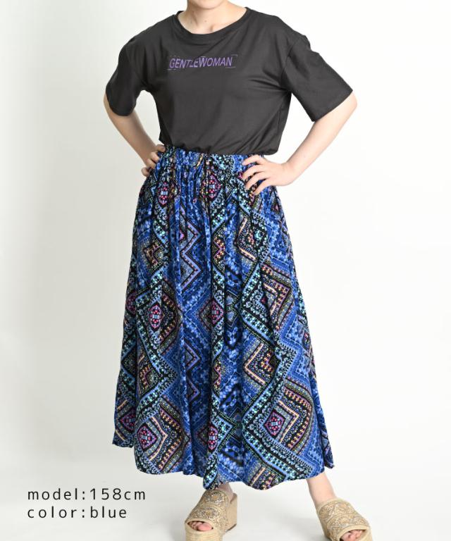 周りと差がつく。幾何学柄ロングスカート