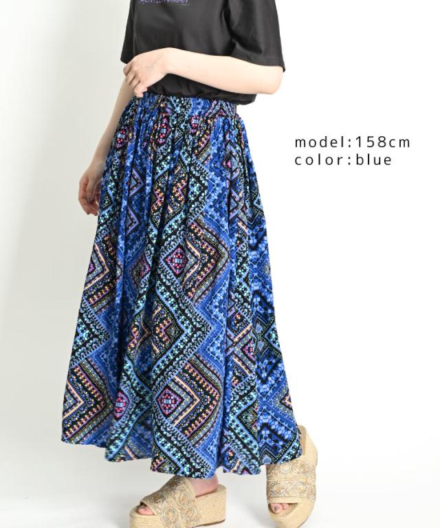 周りと差がつく。幾何学柄ロングスカート