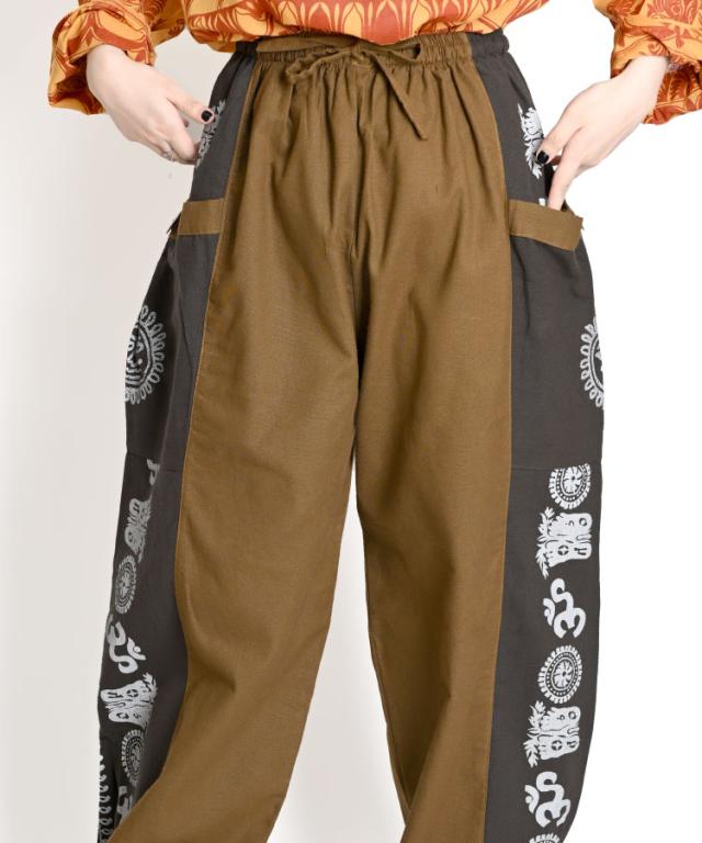 カルチャーミックスな着こなし。オームヒンディーカーゴパンツ