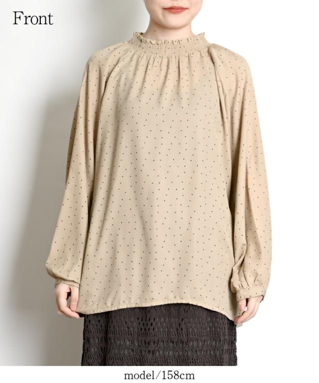 大人の可愛げをON。プリントシャーリングブラウス