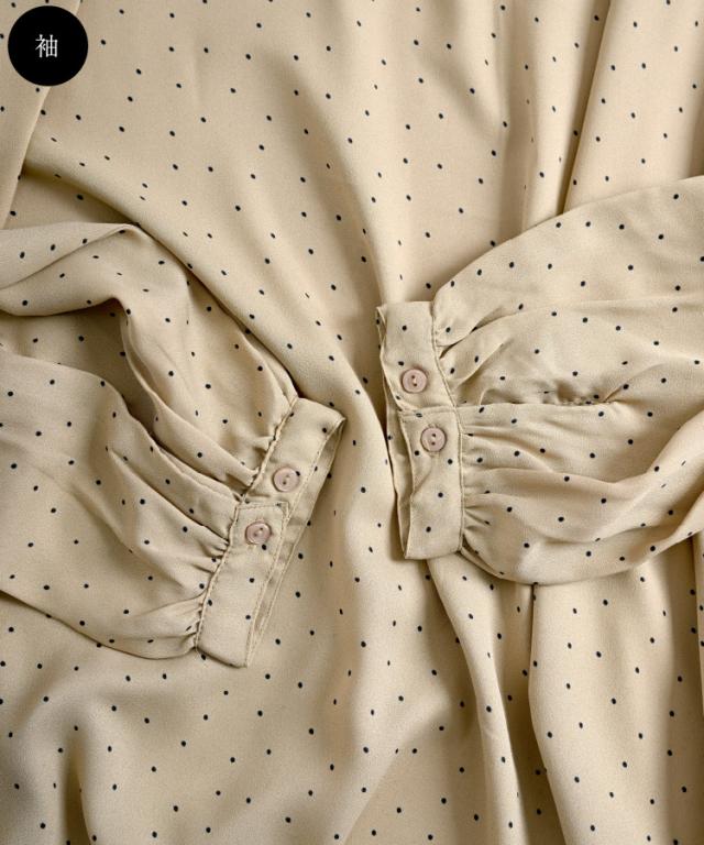 大人の可愛げをON。プリントシャーリングブラウス