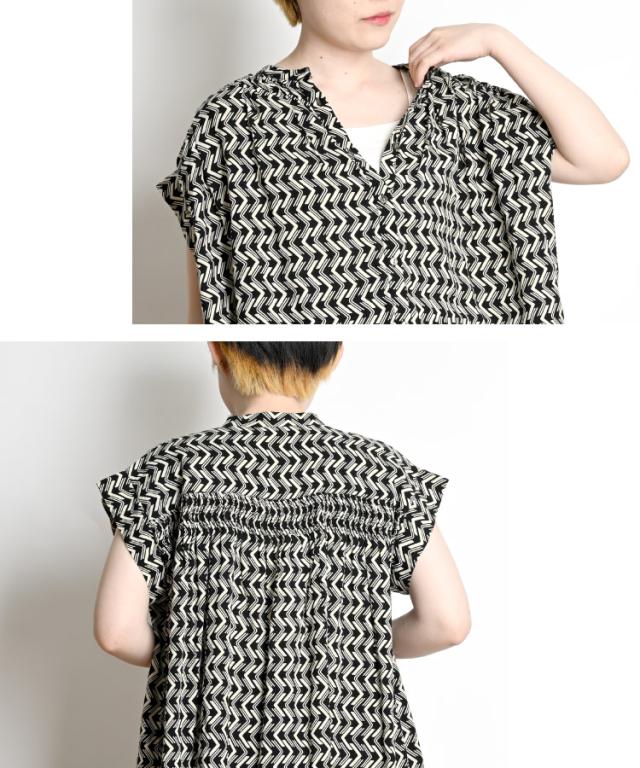 レーヨンプリントシャーリングブラウス