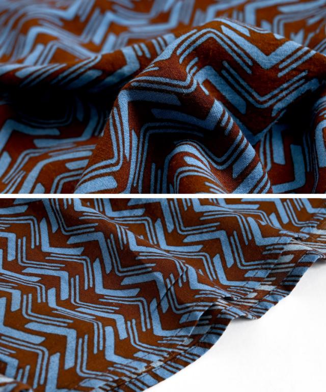 レーヨンプリントシャーリングブラウス