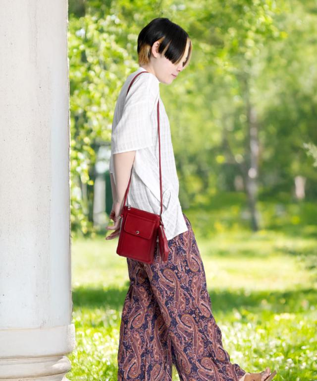 バッグはもう、ポケット感覚。ポーチ付きスマホショルダーバッグ