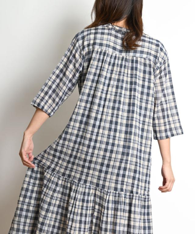 ゆったり、ふんわり、軽やかに。チェック柄五分袖前開き切り替えワンピース