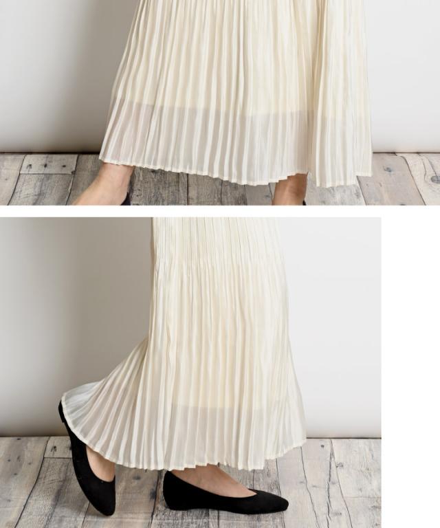 踊るように揺れる。フィラメントサテンプリーツスカート