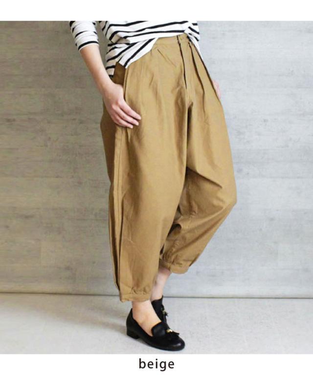 テーパードパンツ
