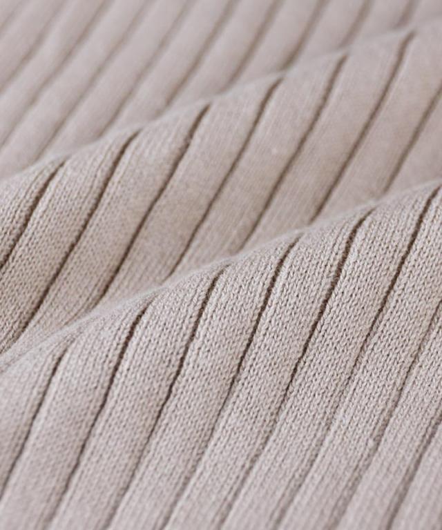 Vネックリブニット