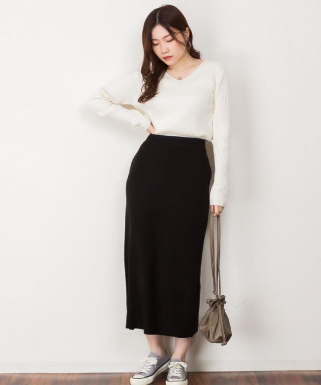 Vネックリブニット