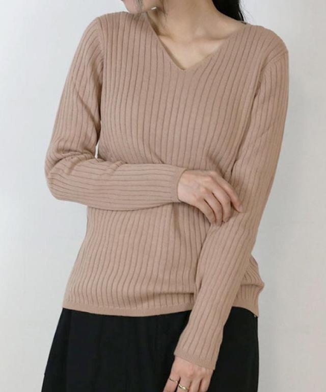 Vネックリブニット