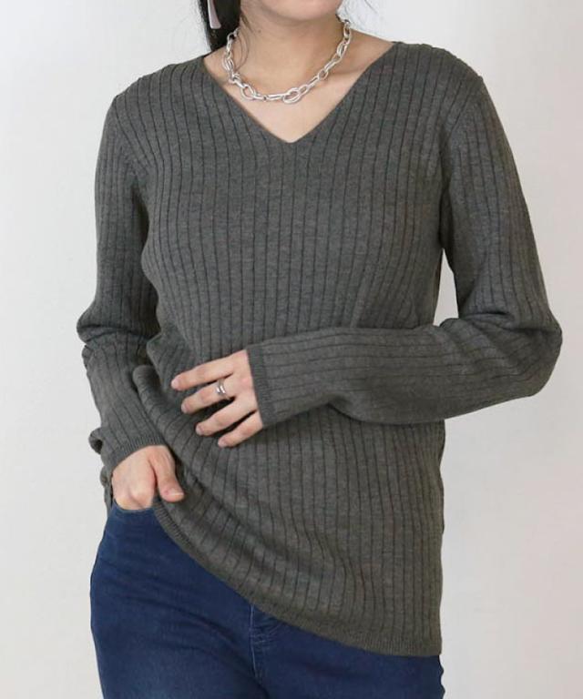 Vネックリブニット