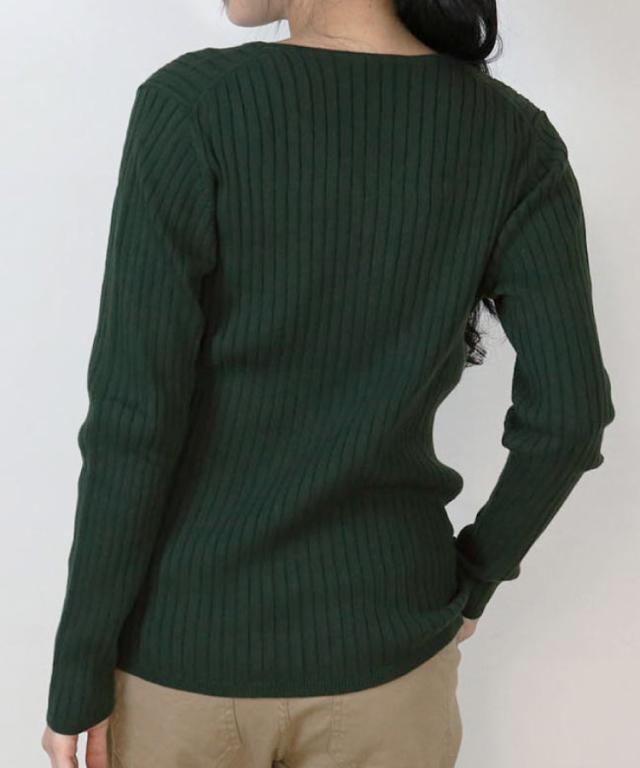 Vネックリブニット