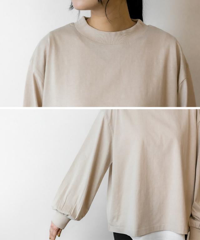 モックネックボリューム袖ロンT親しみやすいシルエット。モックネックボリューム袖ロンT
