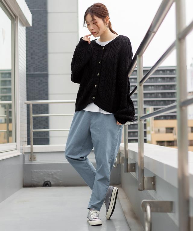 テーパードパンツ