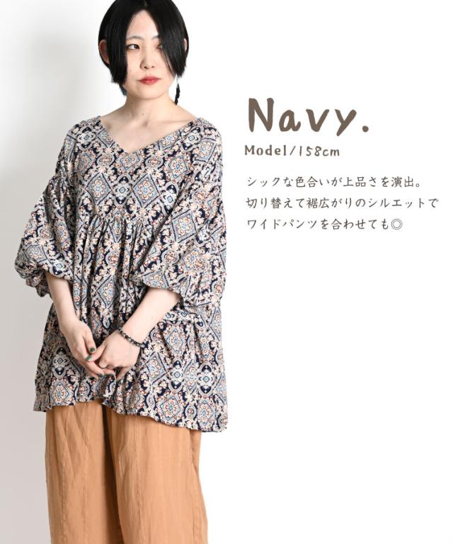 ゆるっと楽にオシャレ。 ダマスク柄パフスリーブブラウス