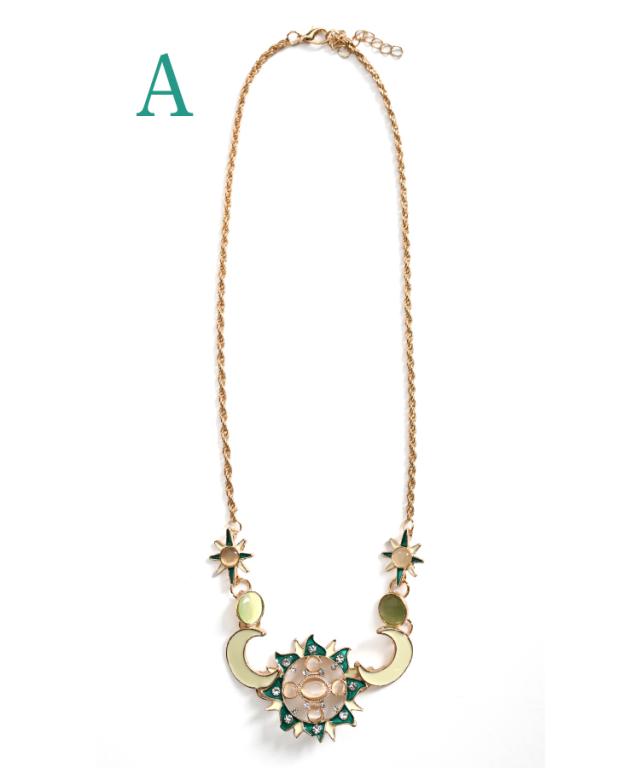 月と太陽を胸元に。月と太陽のネックレス