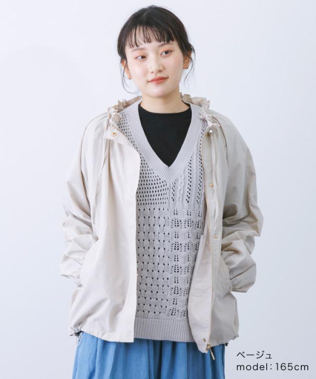 さらりと交わす。撥水花粉リリースフリルネックブルゾン