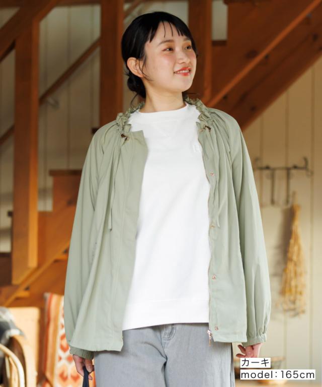 さらりと交わす。撥水花粉リリースフリルネックブルゾン