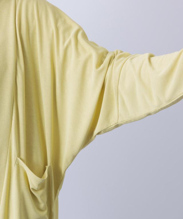 装いがすっと整う。トッパーカーディガン