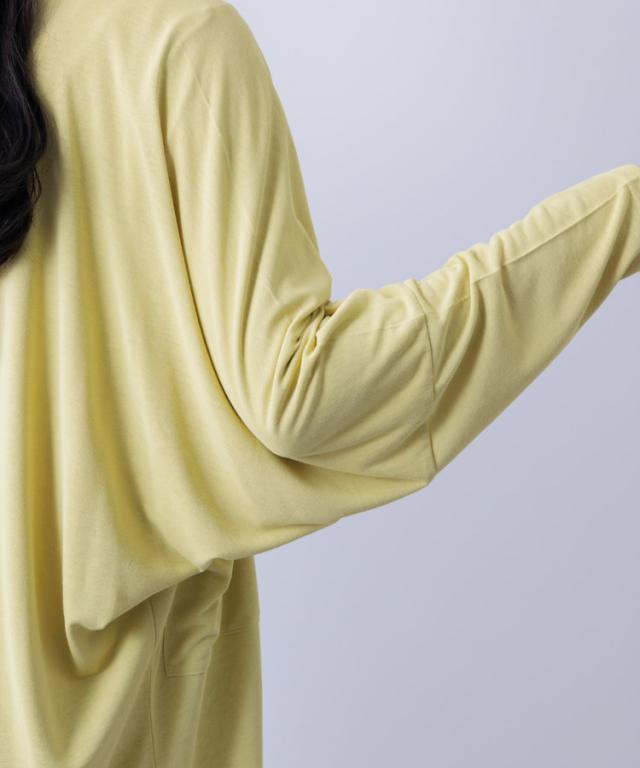 装いがすっと整う。トッパーカーディガン