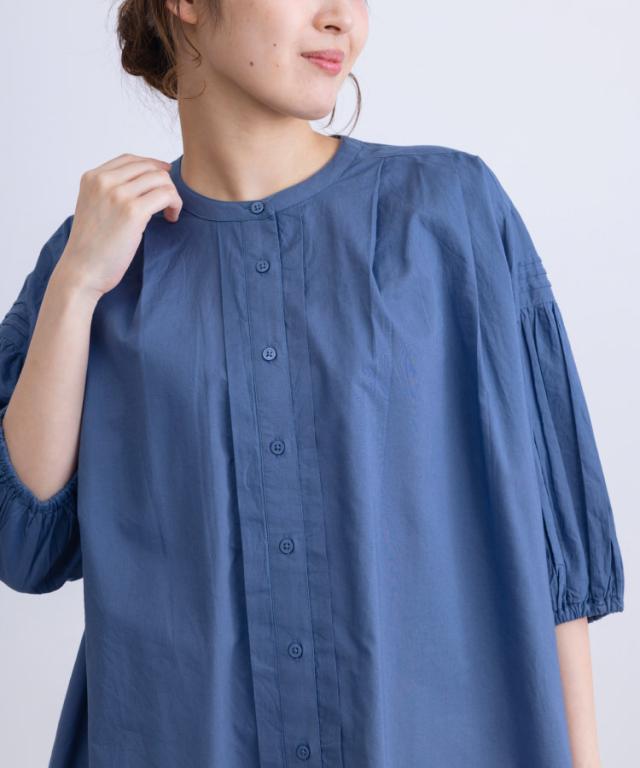 飾りすぎない美しさは、こんな一枚から。タック7分袖ブラウス