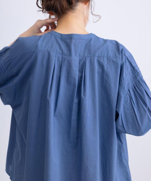 飾りすぎない美しさは、こんな一枚から。タック7分袖ブラウス