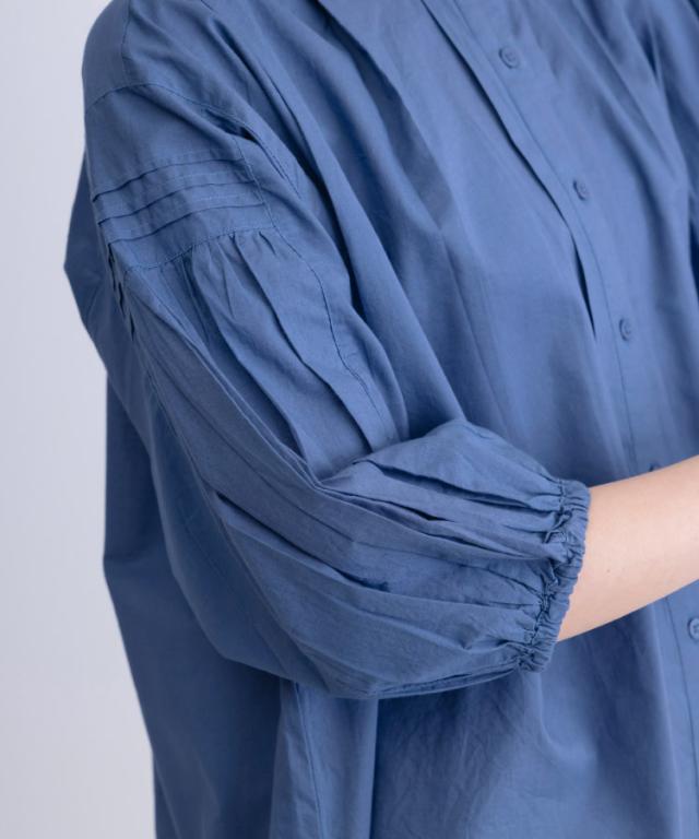 飾りすぎない美しさは、こんな一枚から。タック7分袖ブラウス