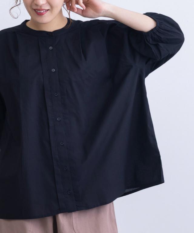 飾りすぎない美しさは、こんな一枚から。タック7分袖ブラウス