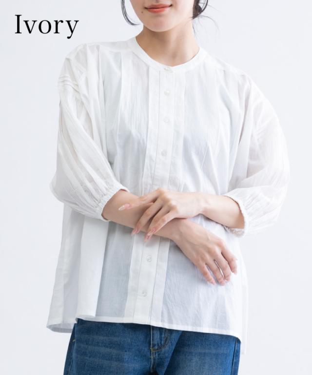 飾りすぎない美しさは、こんな一枚から。タック7分袖ブラウス