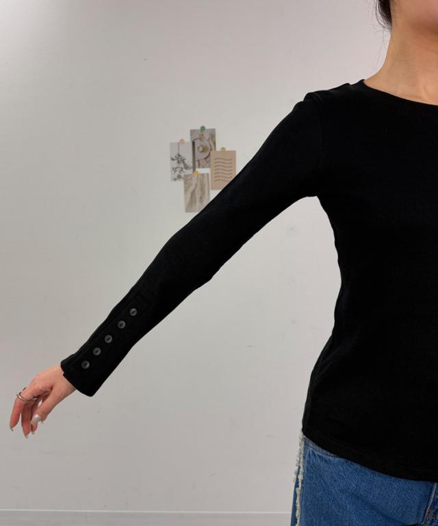 大人の密かな、自己満。袖口ボタンリブロングTシャツ