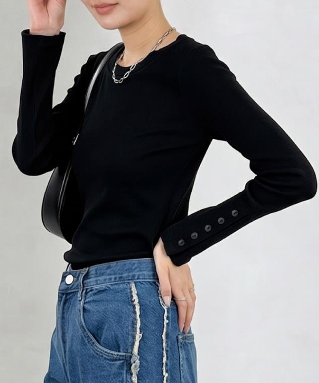 大人の密かな、自己満。袖口ボタンリブロングTシャツ