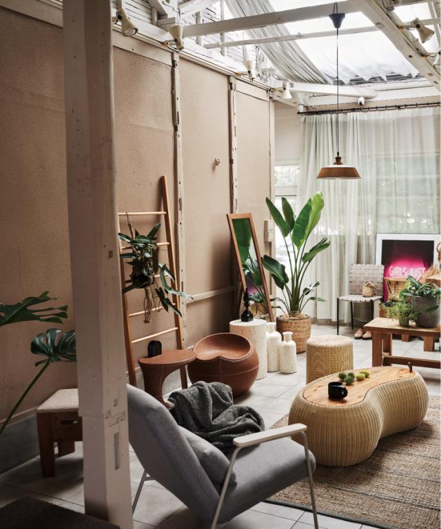 ソファの横が、私だけの特等席になる。サイドテーブル