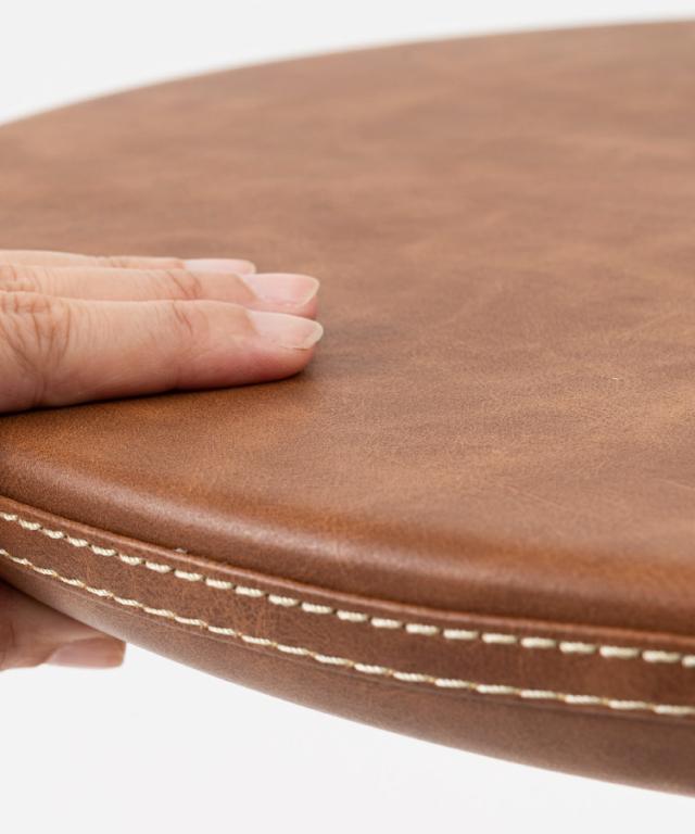 ソファの横が、私だけの特等席になる。サイドテーブル