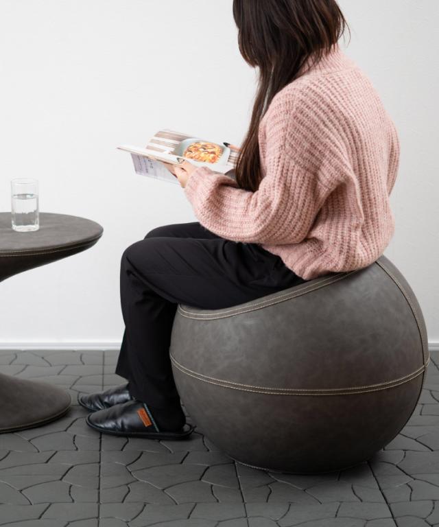 座れるオブジェを、お部屋にひとつ。スツール