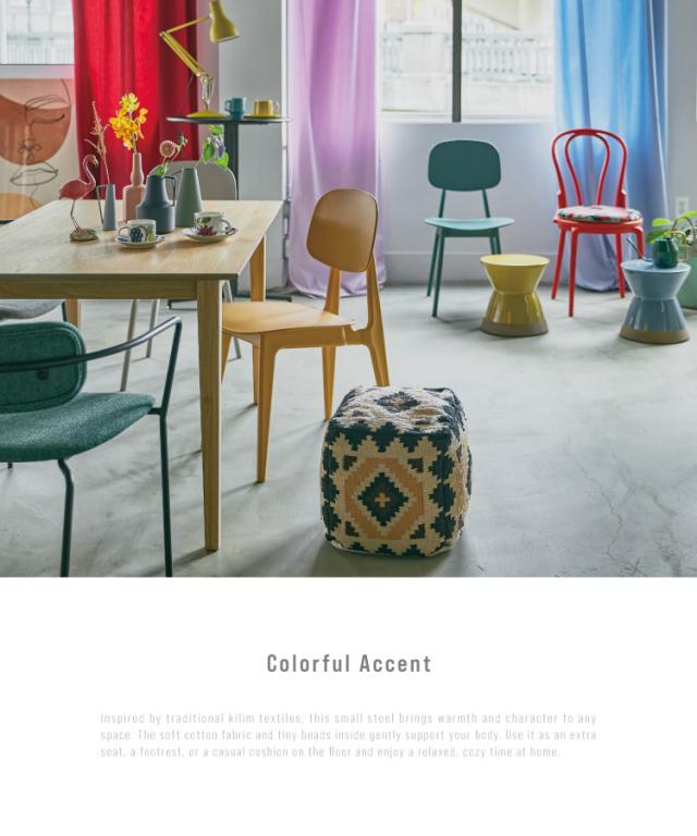 小さいけれど、存在感は主役級。キリムスツール