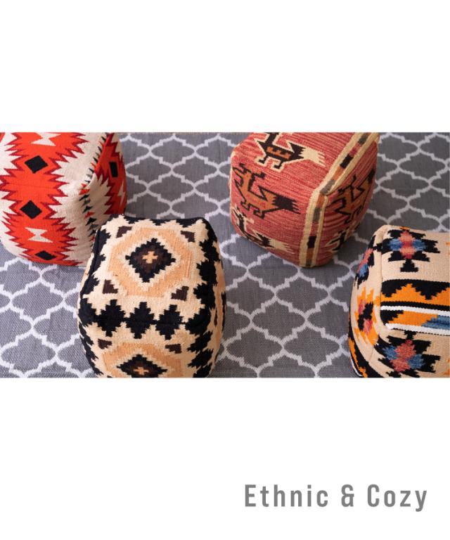 小さいけれど、存在感は主役級。キリムスツール