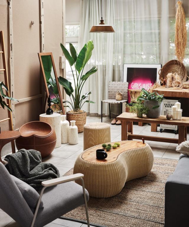 ちょこんと絵になる。スツール