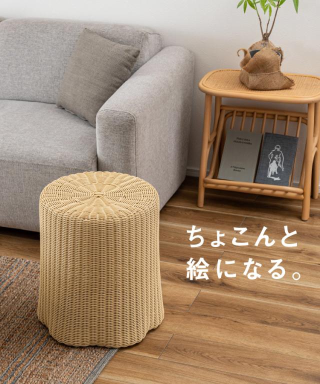 ちょこんと絵になる。スツール