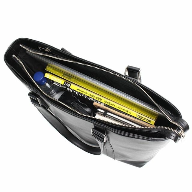 細部にもこだわったポーターのショルダーバッグ