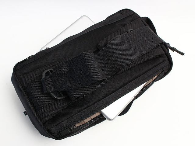 後ろポケットモノアリベルト閉じ