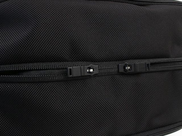 メインファスナー閉じアップ