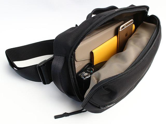 メインファスナー開きモノアリ