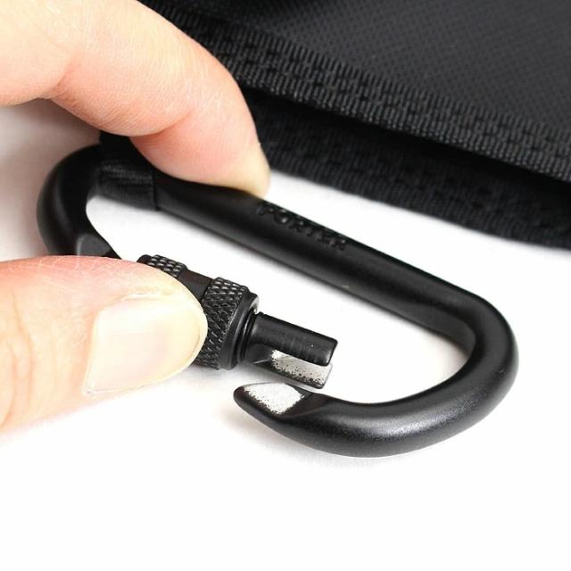 細部にもこだわったポーターのポーチ