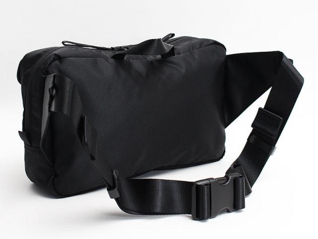 細部にもこだわったポーターのショルダーバッグ